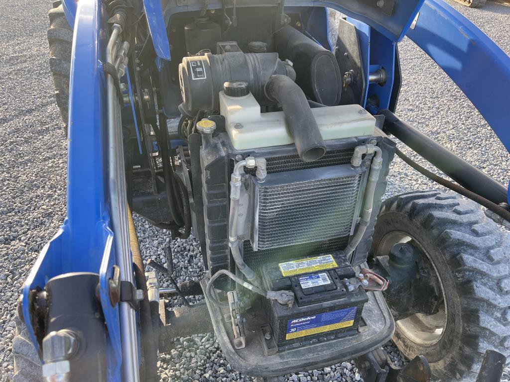 New Holland ATV40DA 4WD Tractor W/Front Loader