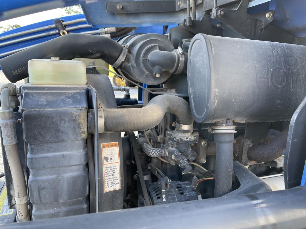 New Holland ATV40DA 4WD Tractor W/Front Loader