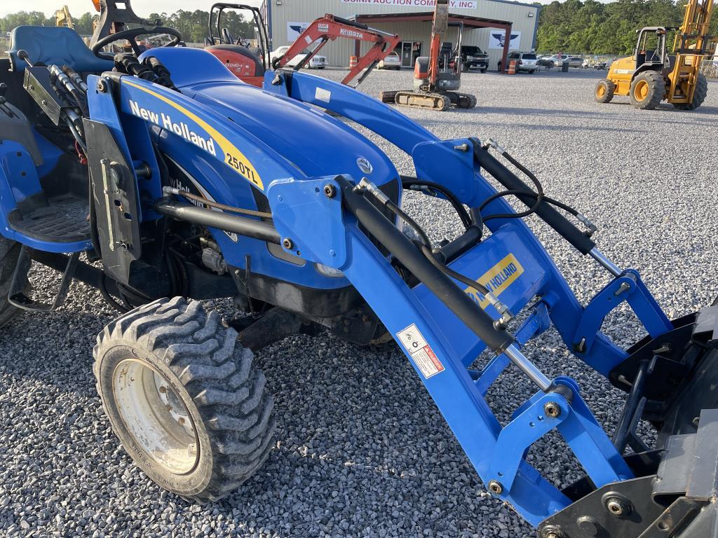 New Holland ATV40DA 4WD Tractor W/Front Loader