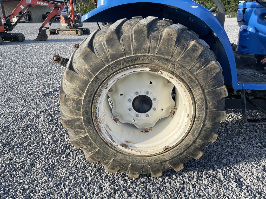 New Holland ATV40DA 4WD Tractor W/Front Loader