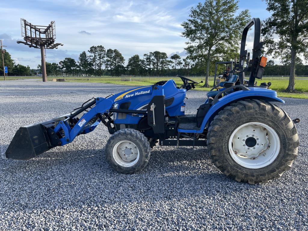 New Holland ATV40DA 4WD Tractor W/Front Loader