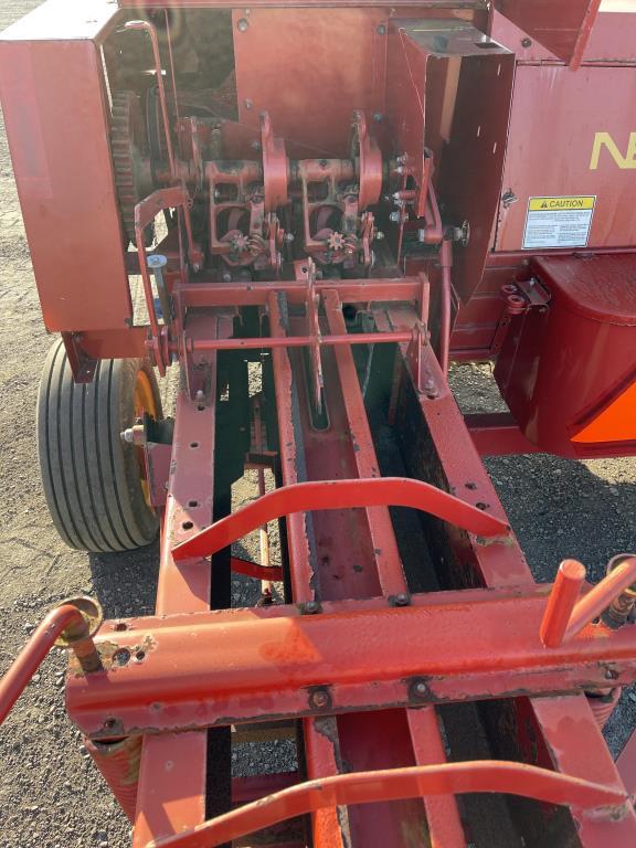 New Holland 565 Square Baler