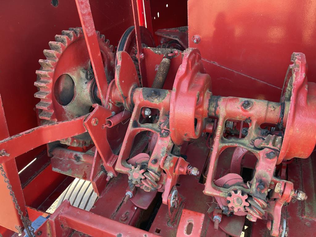 New Holland 565 Square Baler