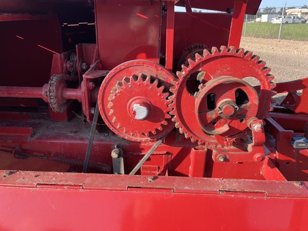 New Holland 565 Square Baler