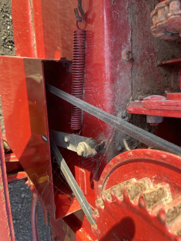 New Holland 565 Square Baler