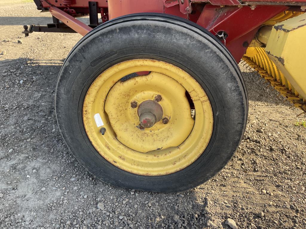 New Holland 565 Square Baler