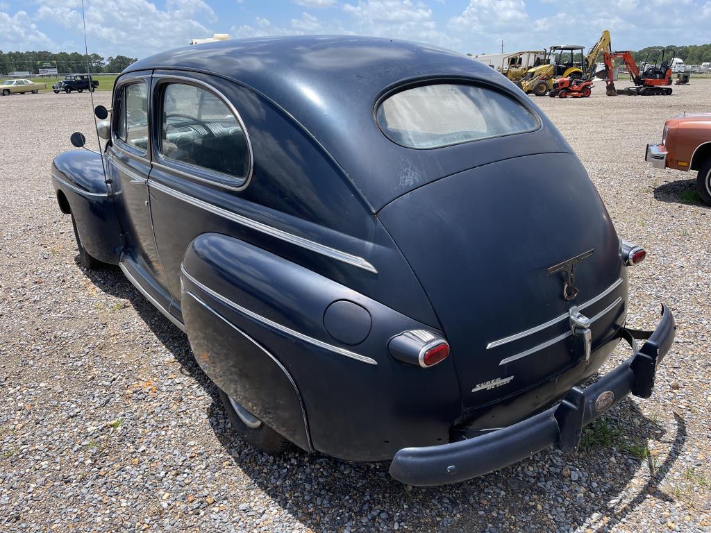 1947 Ford Super Deluxe 2-DR