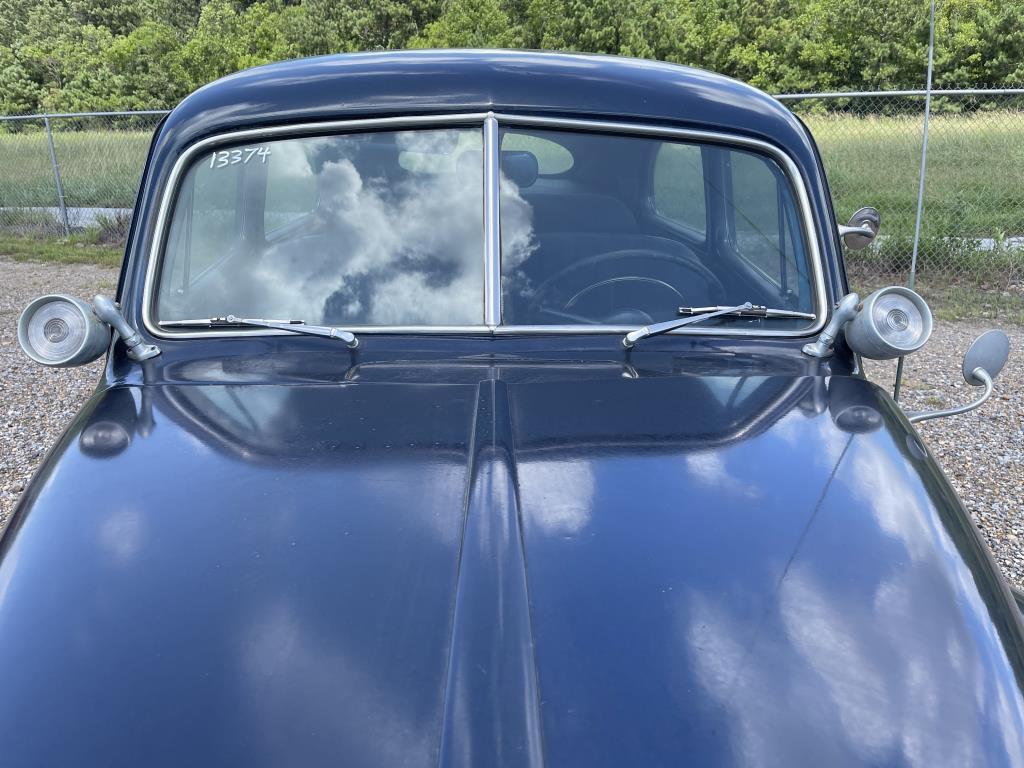 1947 Ford Super Deluxe 2-DR