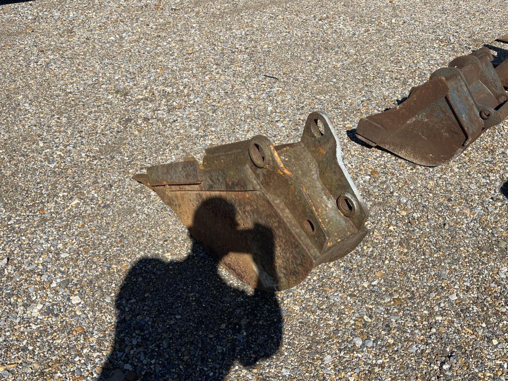 12 in John Deer Excavator Bucket