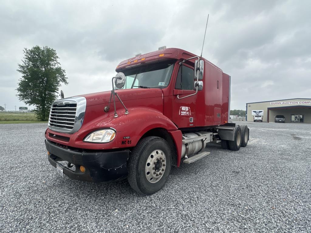 2004 Freightliner Columbia Sleeper Truck Tractor