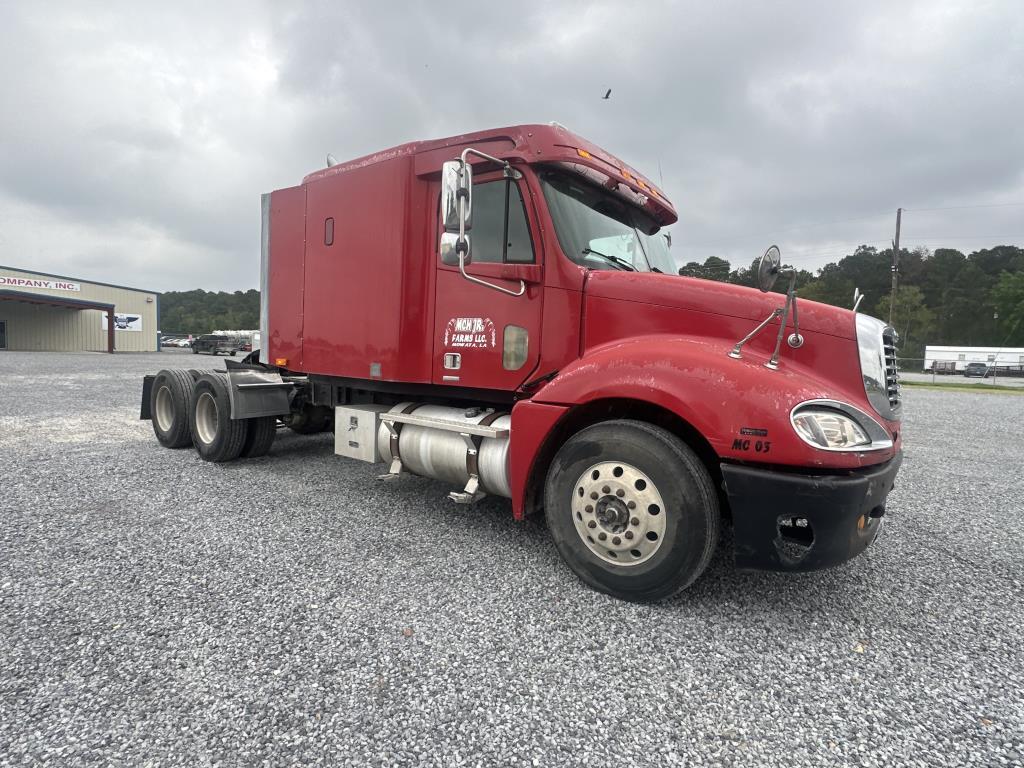 2004 Freightliner Columbia Sleeper Truck Tractor