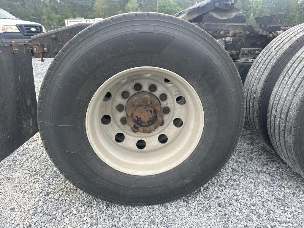 2004 Freightliner Columbia Sleeper Truck Tractor