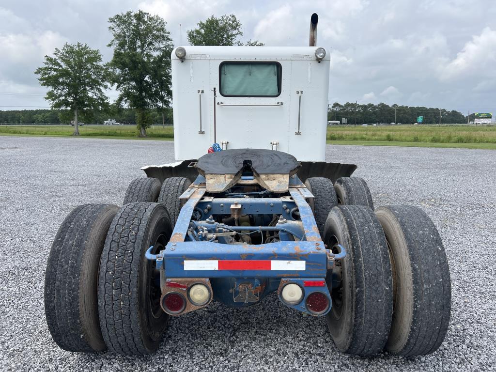 2001 Peterbuilt 379 Sleeper Truck Tractor