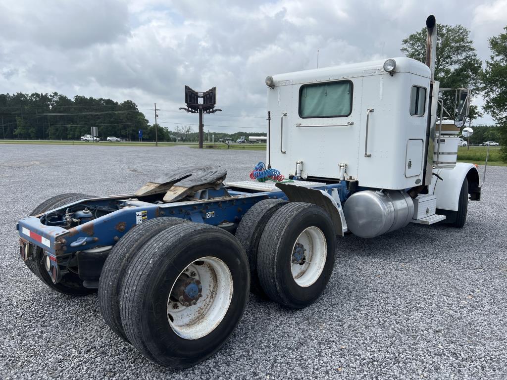 2001 Peterbuilt 379 Sleeper Truck Tractor