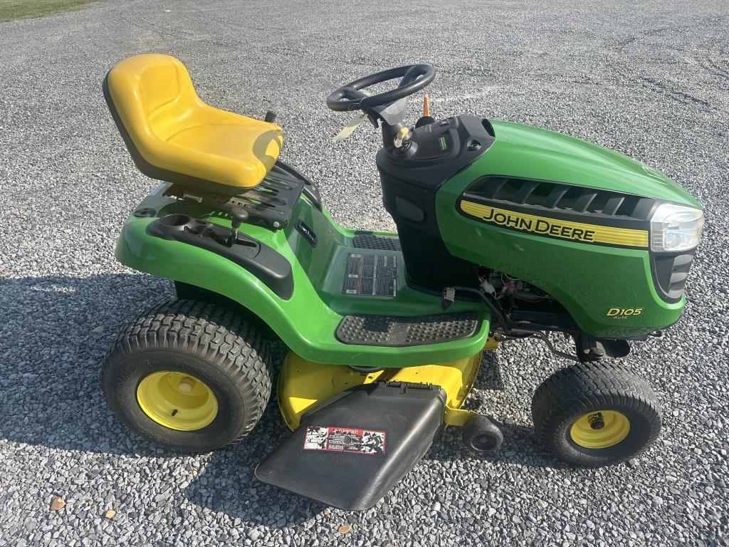 John Deere D105 Lawn Tractor