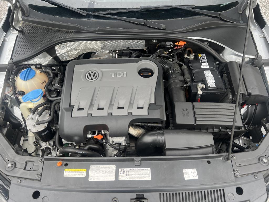 2013 Volkswagen Passat SE TDI 4D Seadan