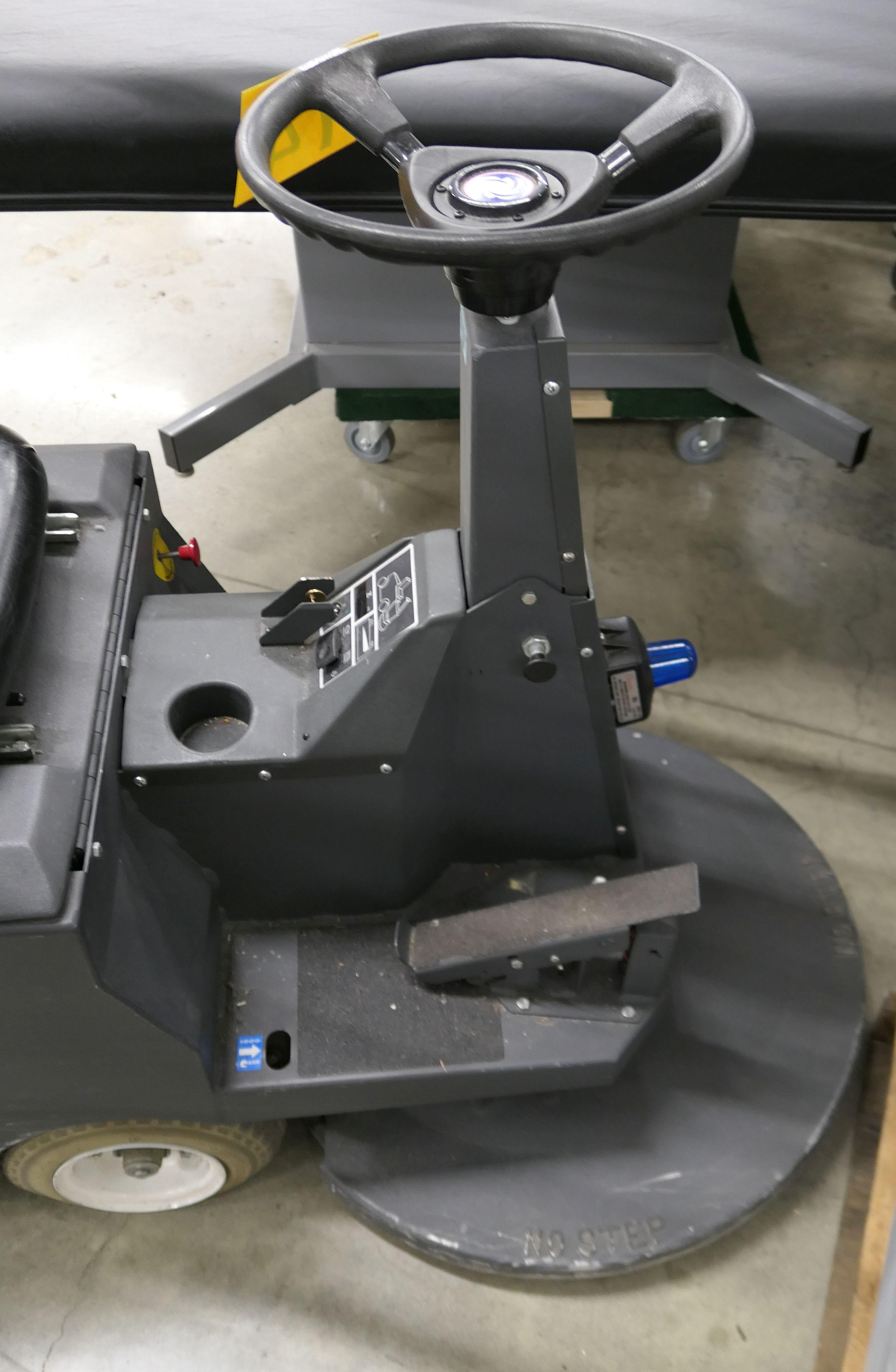 Riding Burnishing Machine: Nilfisk Advance Whirlamatic 2700, 1 Item