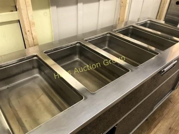Vollrath Self Contained 5 bay non working table (no refrigeration and no electric)