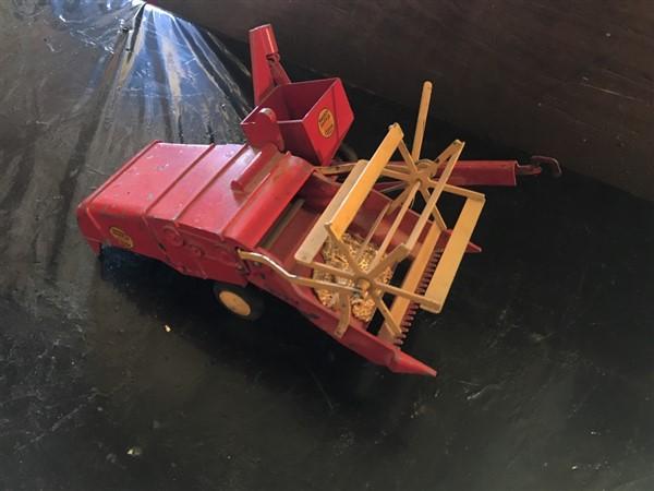 Massey Harris Toy Clipper Combine