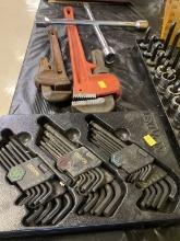 24" & 12" Pipe Wrench w/ Lug Wrench