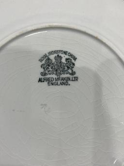 (8) Alfred Meakin Glass Plates