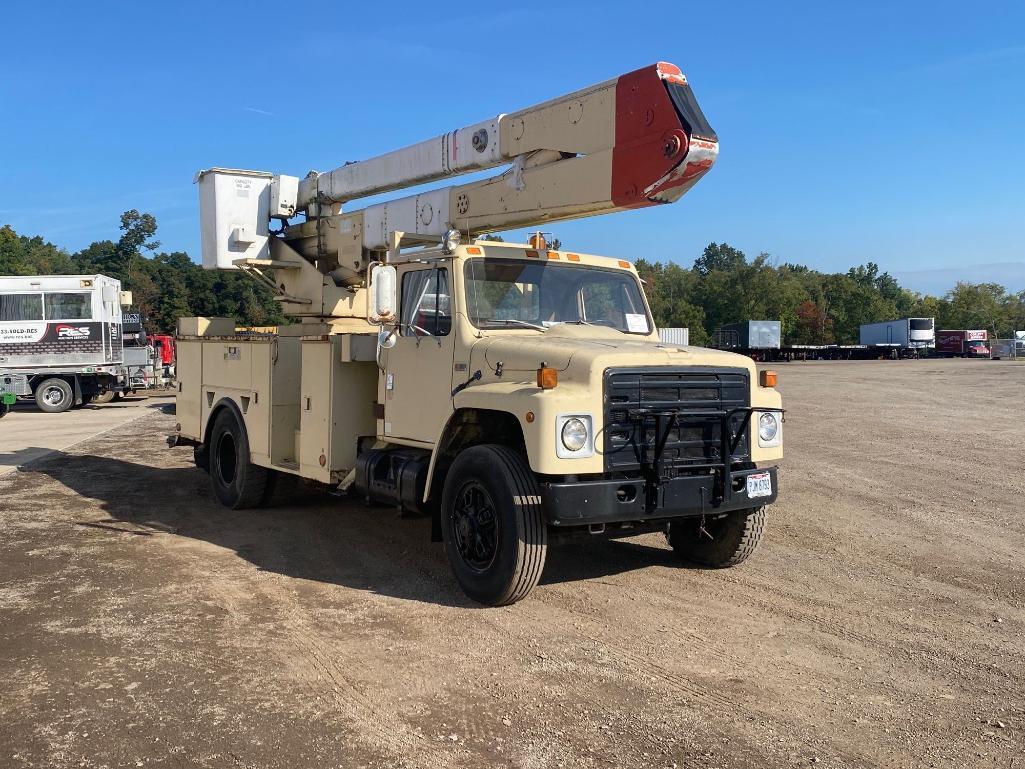 1986 Navistar 1954 Bucket Truck