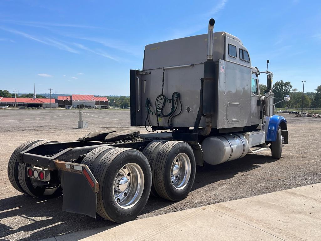 2007 International L9357 Semi Truck