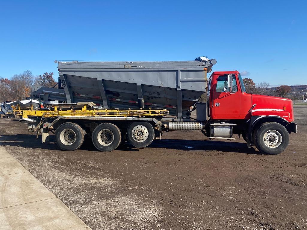 "ABSOLUTE" 1998 Volvo Tri Axle Slinger Truck