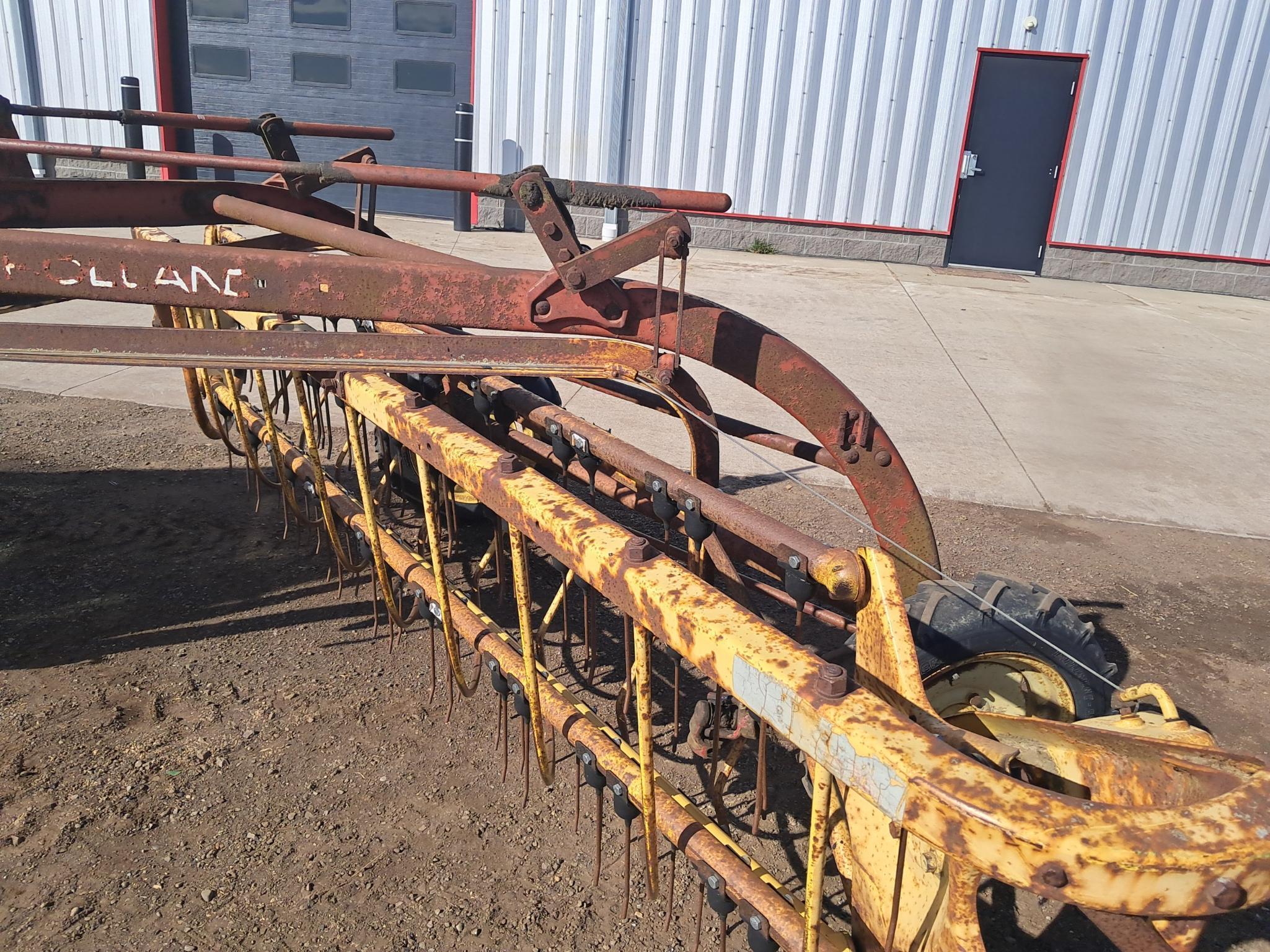 New Holland 256 Roll-a-Bar Hay Rake