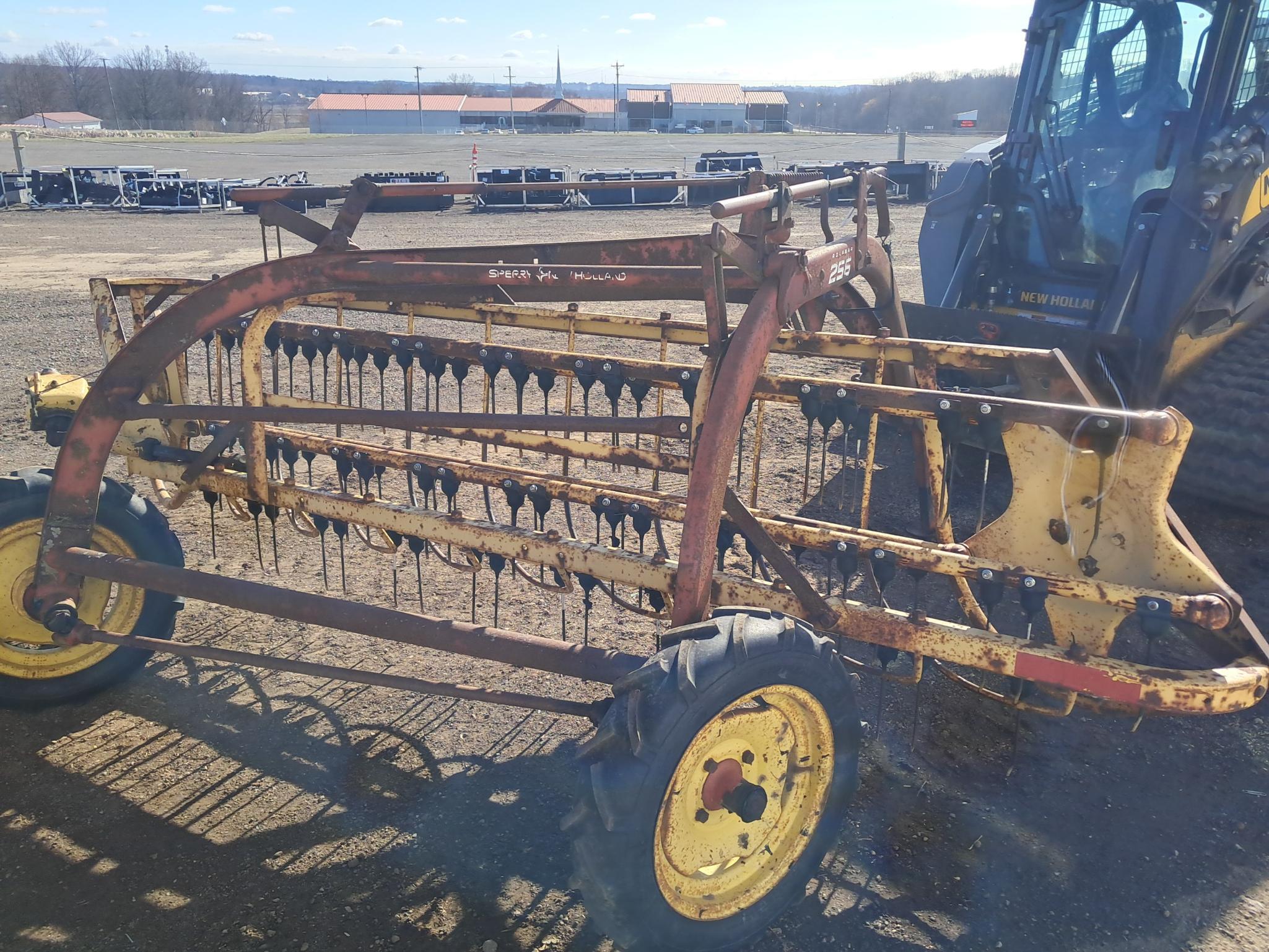 New Holland 256 Roll-a-Bar Hay Rake