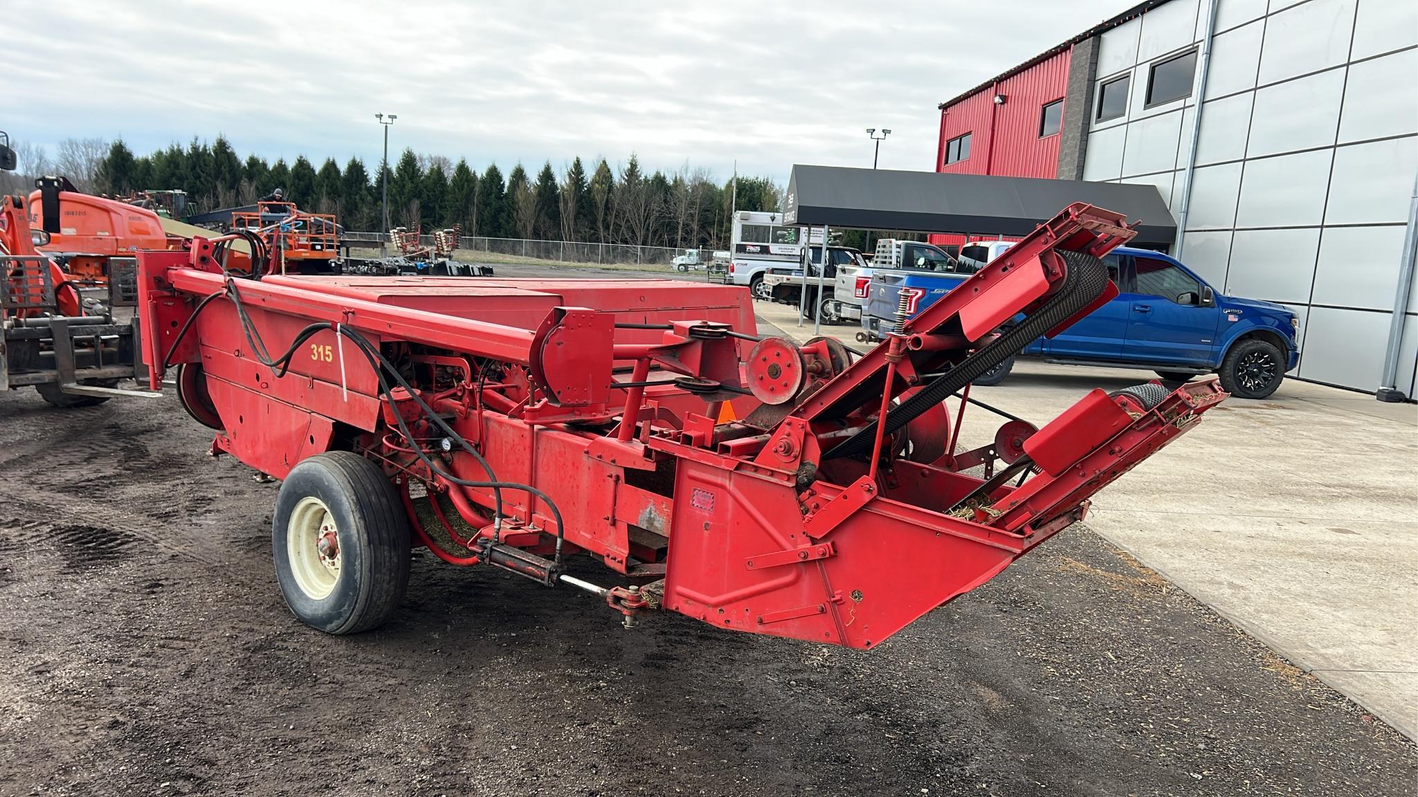 New Holland 315 Small Square Baler