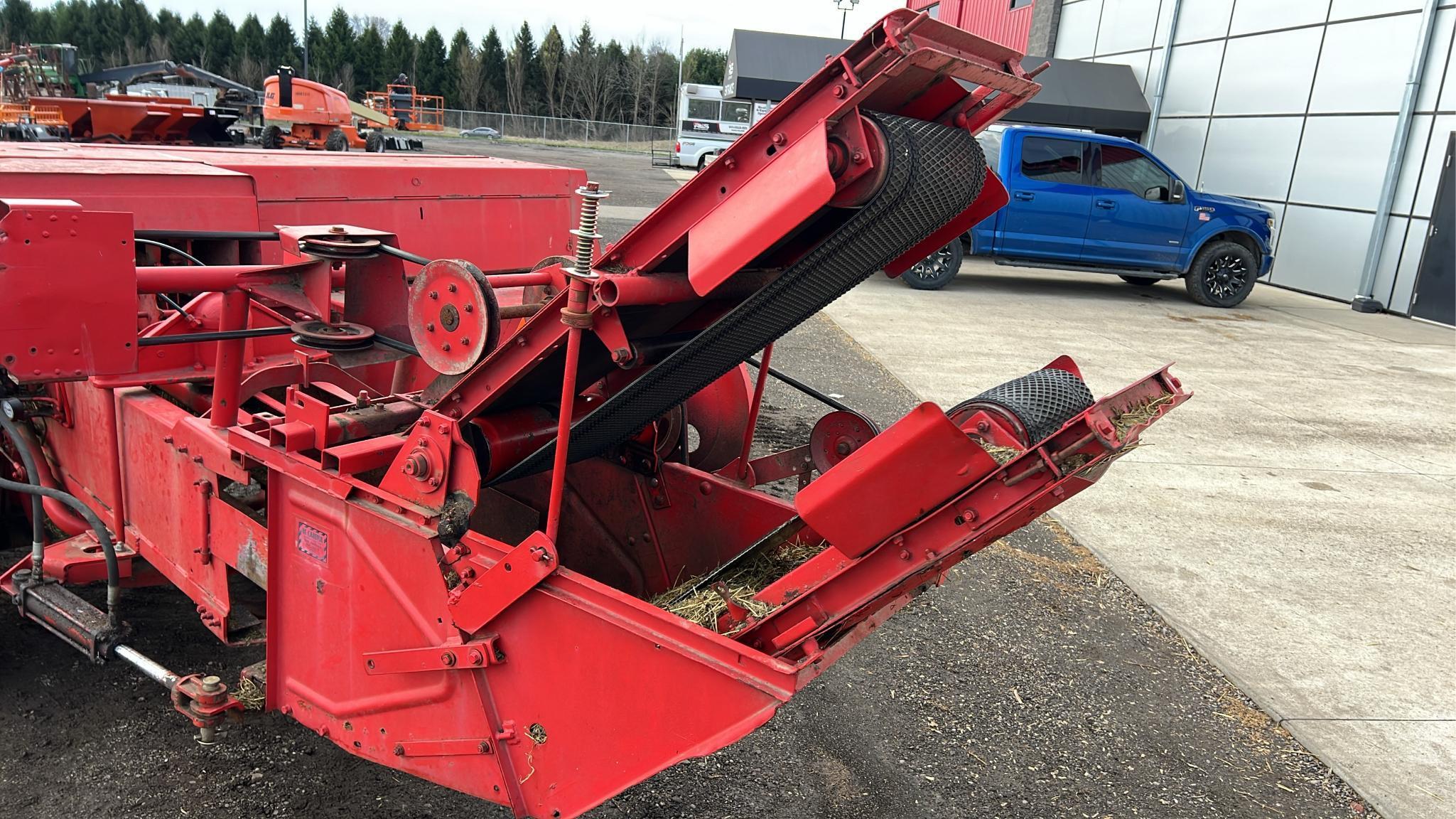 New Holland 315 Small Square Baler