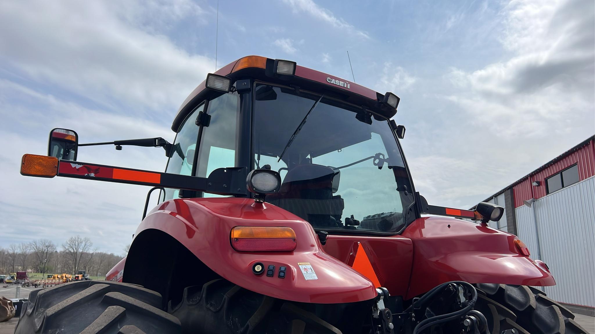 Case IH Magnum 260 MFWD Tractor
