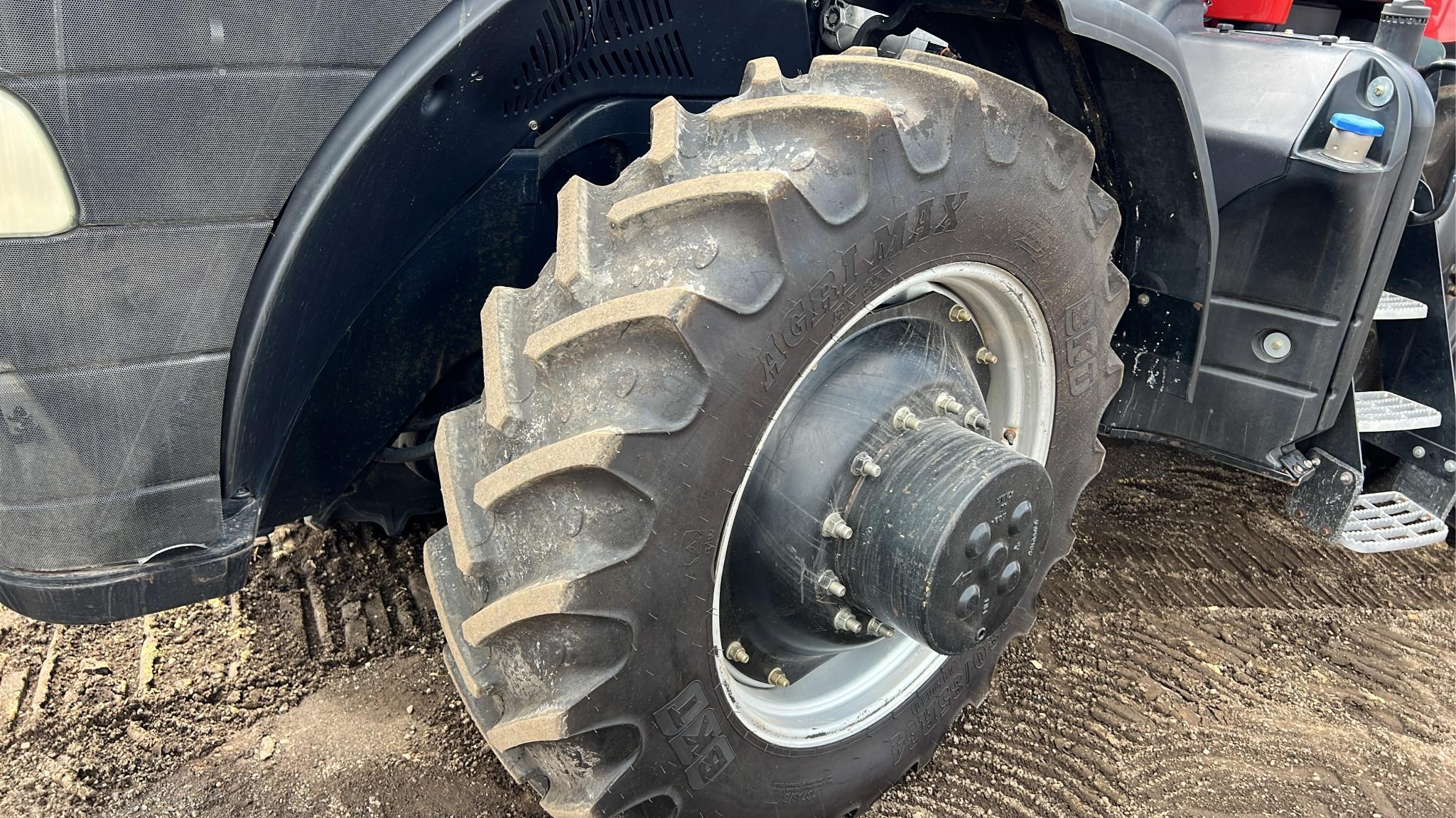 Case IH Magnum 260 MFWD Tractor