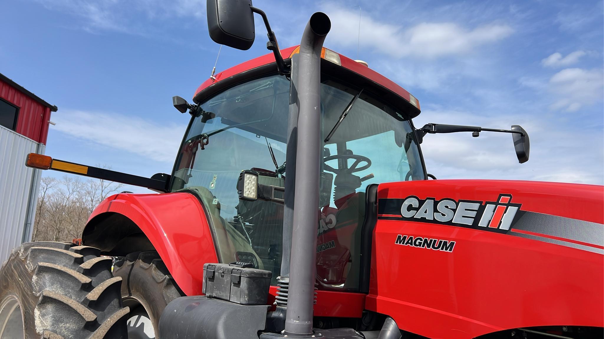 Case IH Magnum 260 MFWD Tractor