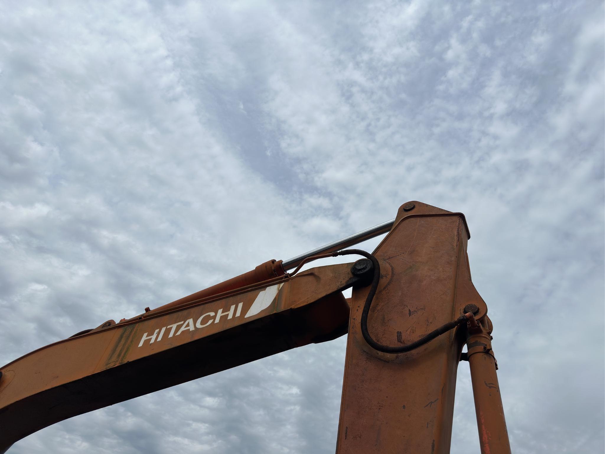 Hitachi EX200 Excavator