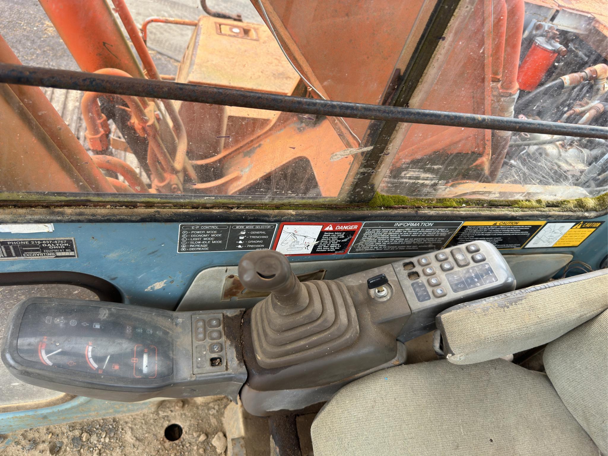 Hitachi EX200 Excavator
