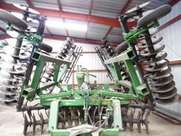 John Deere 650 32' Tandem Disk