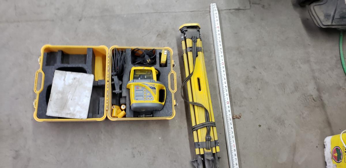 Spectra GL720 Dual Grade Laser with Tripod and Grade Stake