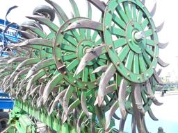 John Deere 400 44' 3pt Rotary Hoe