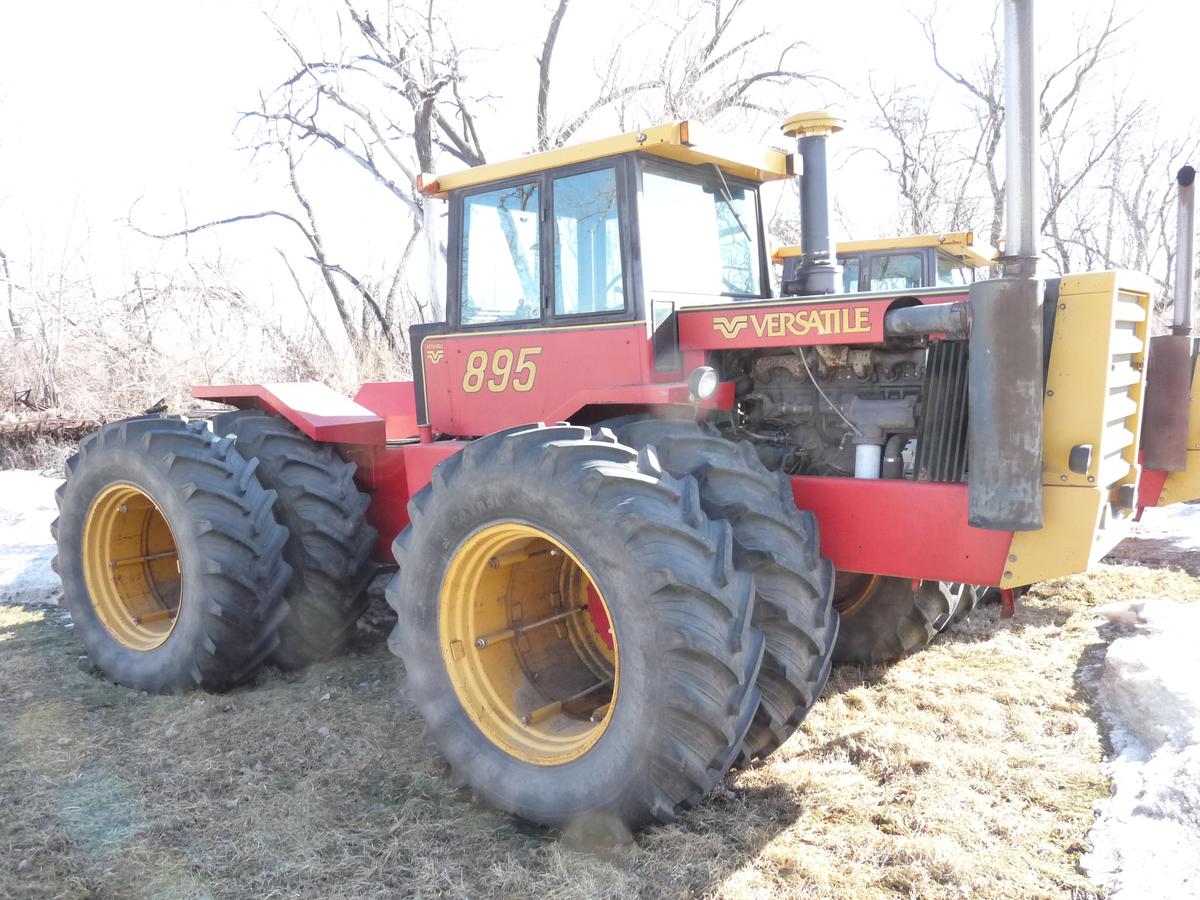 1982 Versatile 895 4WD Tractor