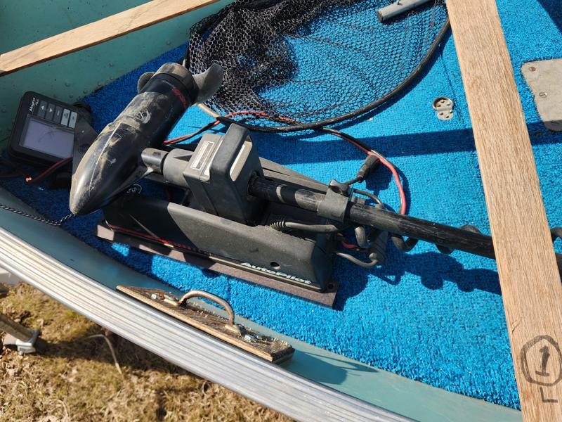 Lund 14' Alum. Boat w/25 HP. Elec. Start