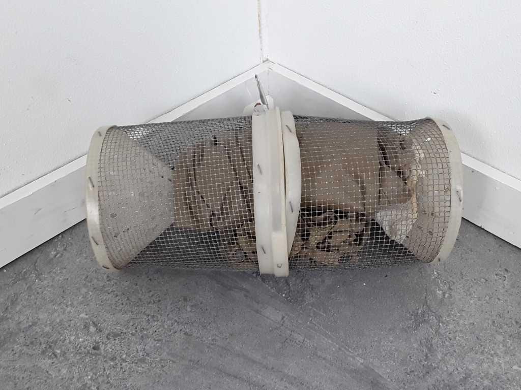 FISH OR MINNOW TRAP - INCLUDES FISH NET