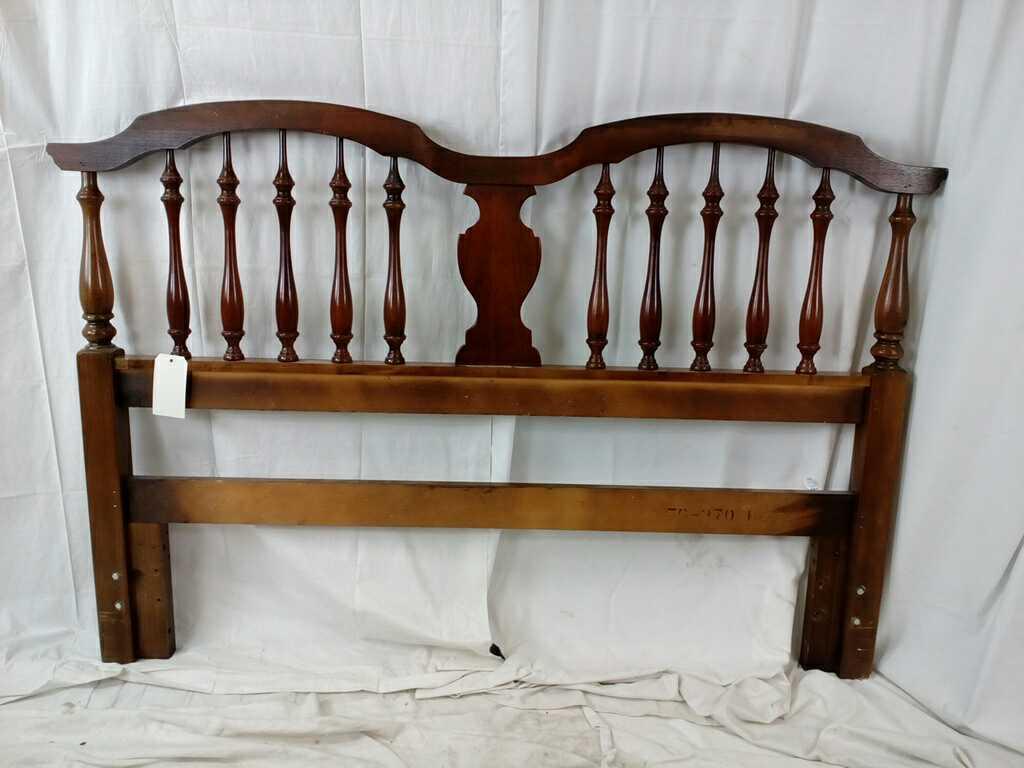 Spindle Wood Headboard w/ Metal Rails