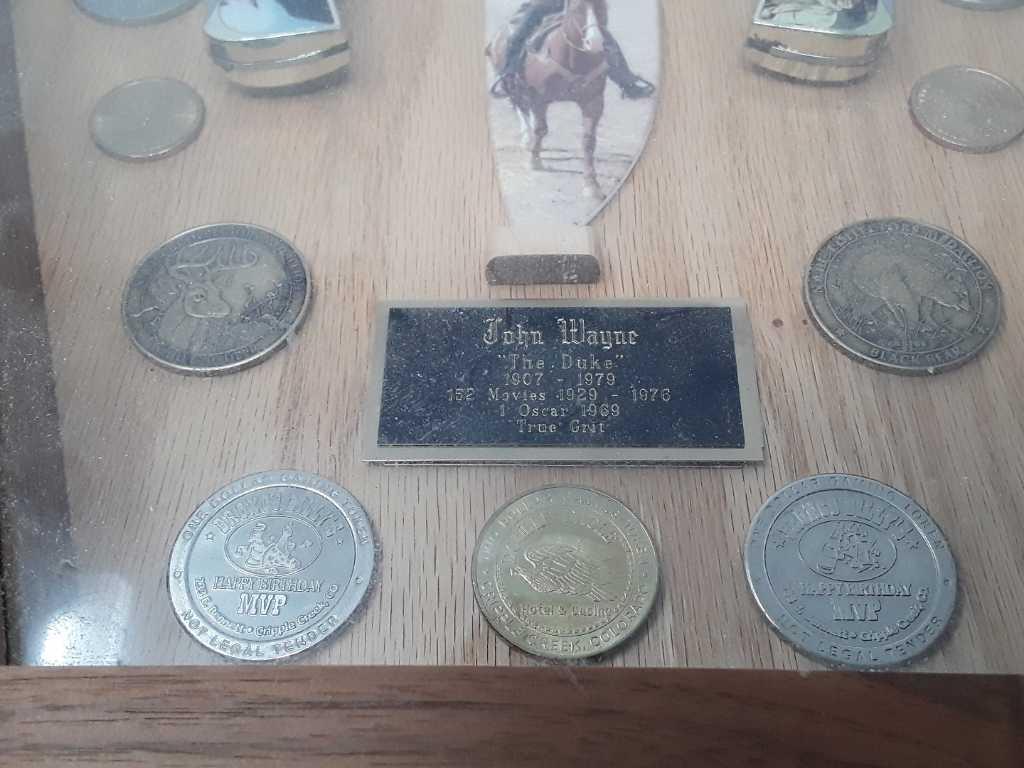 FRAMED COLLECTION OF JOHN WAYNE KNIVES & COINS