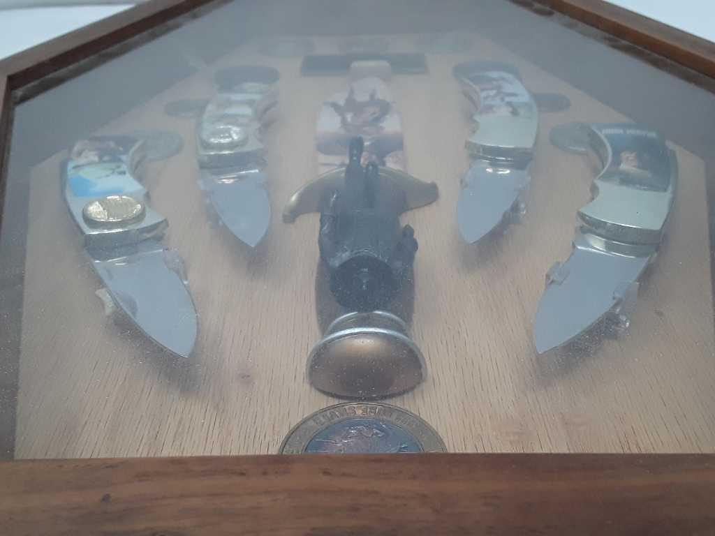 FRAMED COLLECTION OF JOHN WAYNE KNIVES & COINS