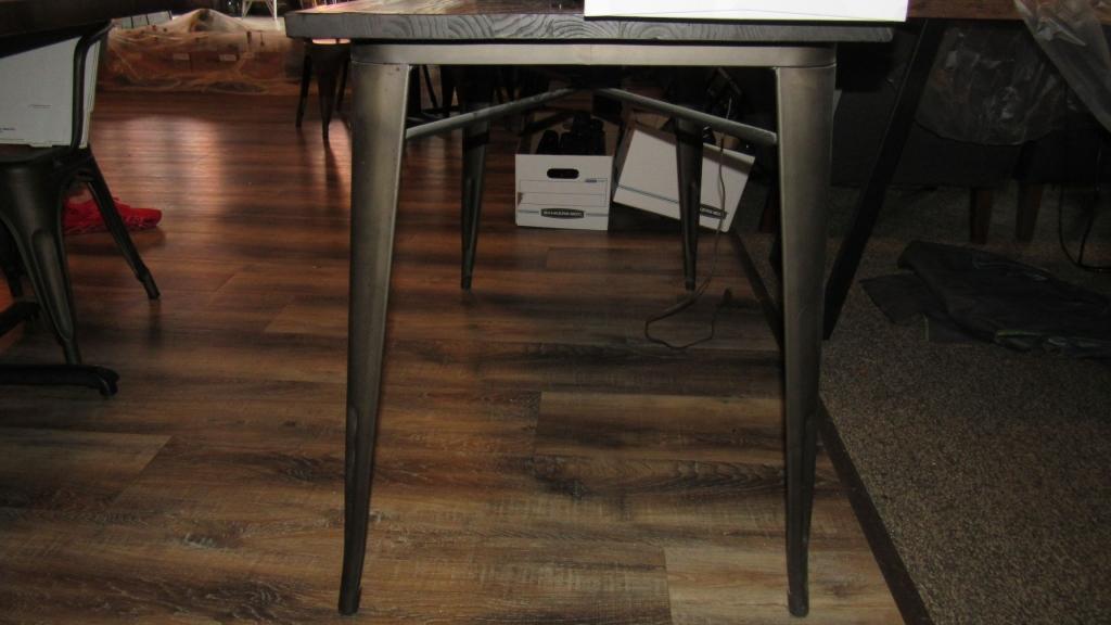 INDUSTRIAL PUB HEIGHT TABLE