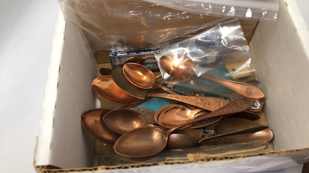 20+) COPPER DECOR SPOONS, DISPLAY RACK, MORE