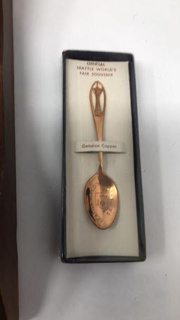 20+) COPPER DECOR SPOONS, DISPLAY RACK, MORE