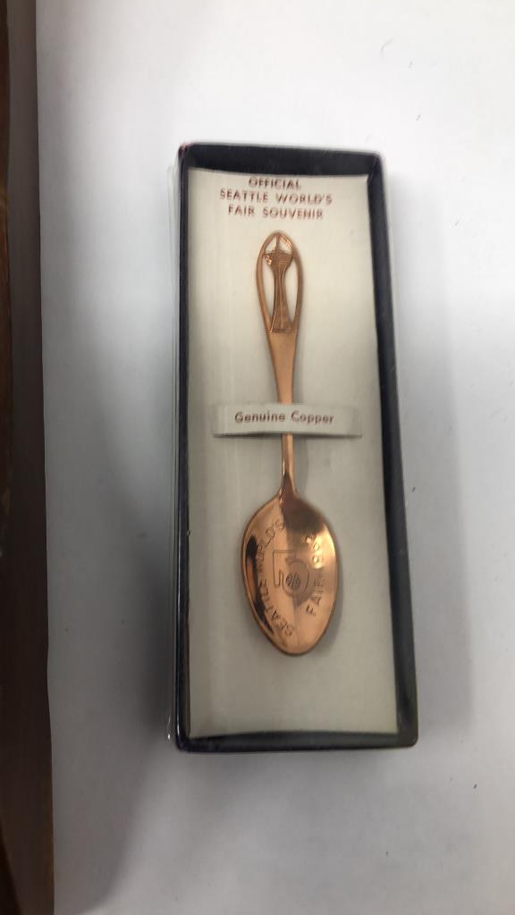 20+) COPPER DECOR SPOONS, DISPLAY RACK, MORE